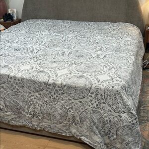 Restoration Hardware Castillo Medallion California King Duvet Cover